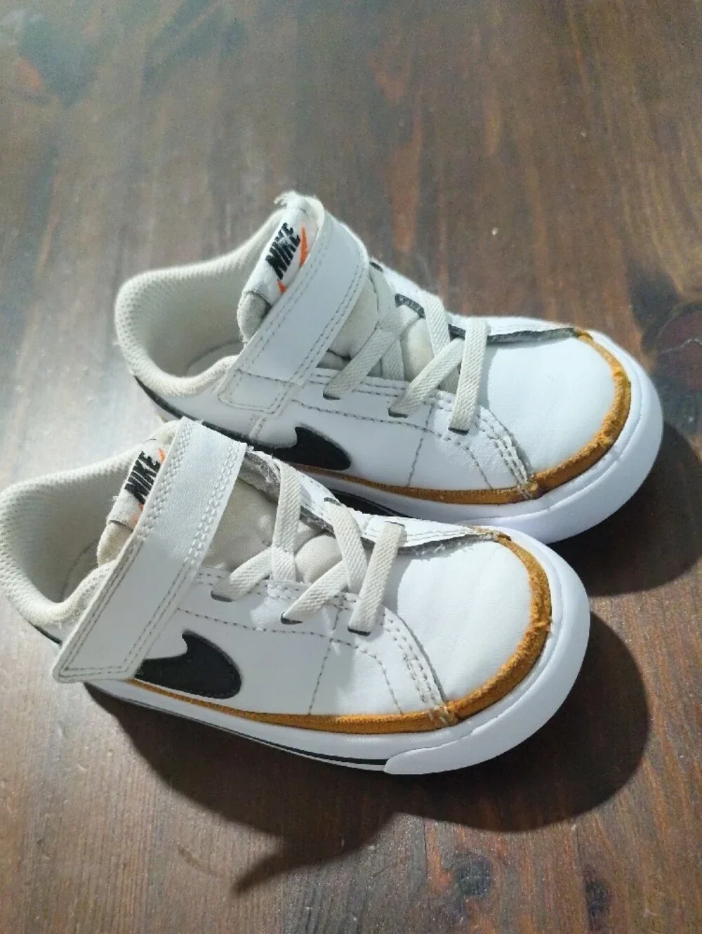 Nike Kids White and Brown Accent Sneakers with Hook-and-Loop Strap